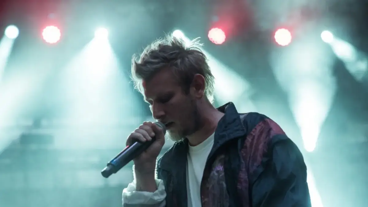 Şanışer 🎵 Bütün Gülleri Çalmışlar video