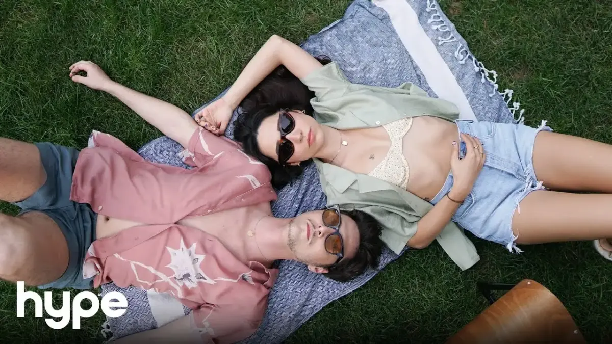 Zeynep Bastık – Marlon Brando video