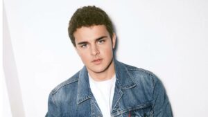 Cem Yenel – Kalbi Taştan Şarkı Sözleri