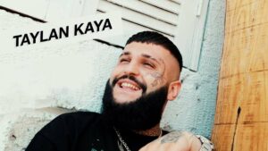 Taylan Kaya – Karanlık Sisli Bir İzmit Gecesi Şarkı Sözleri