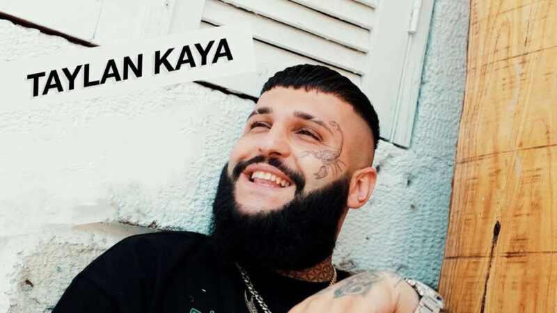 Taylan Kaya – Karanlık Sisli Bir İzmit Gecesi Şarkı Sözleri