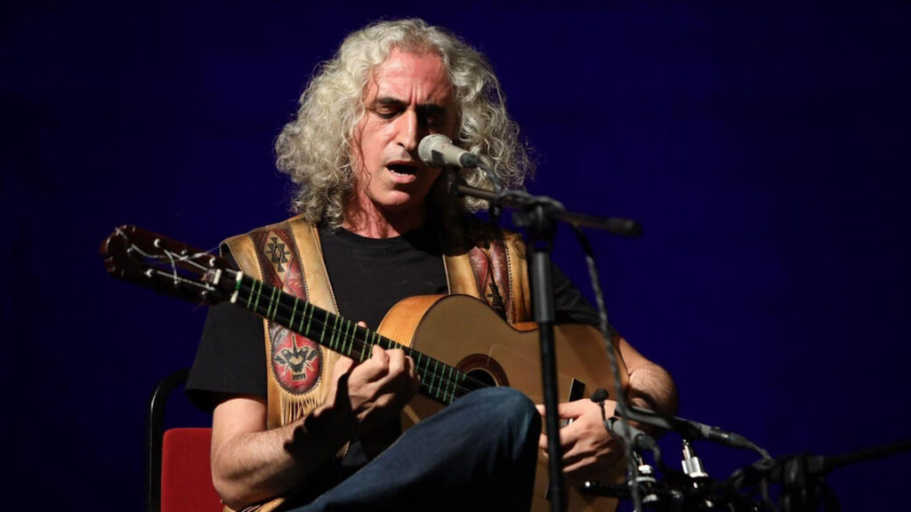 Ahmet Aslan – Minnet Eylemem video