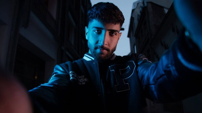 Amo988 – Gülüşüne Yanıyorum Şarkı Sözleri