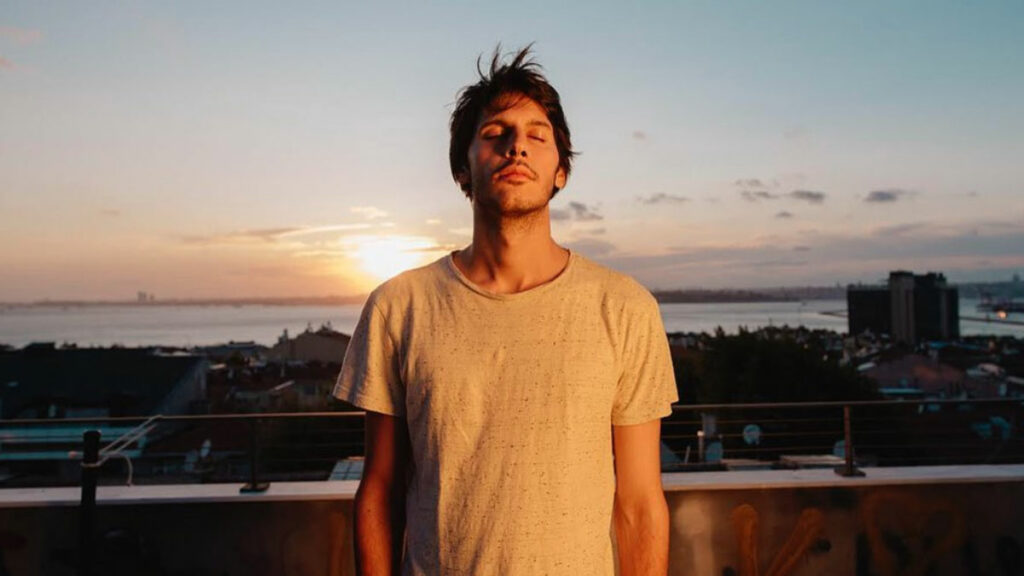 Can Ozan – Artık Uyu video