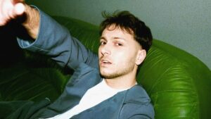 Mert Çodur – Yine Bana Kal Şarkı Sözleri