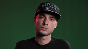 Sansar Salvo & Dj Suppa – Tepetaklak Şarkı Sözleri