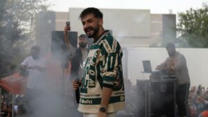 Sefo – Bilemedim Aman Niye Böyle Yakar Anılar Şarkı Sözleri