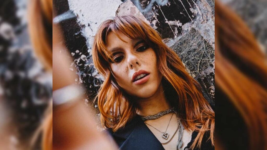 Selin – Ne Senle Ne Sensiz video