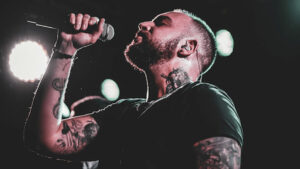 Server Uraz – Hayal Bile Kuramam Şarkı Sözleri