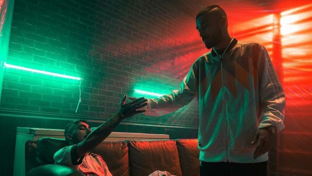 Uzi & Mavi – Senin Uğruna video