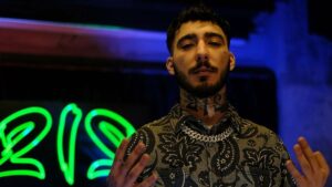 Uzi – Umrumda Değil Şarkı Sözleri