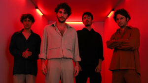 Yaşlı Amca – Yıldızlara Bak Şarkı Sözleri