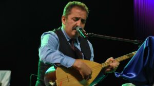 Yavuz Bingöl – Kırmızı Gül Demet Demet Şarkı Sözleri