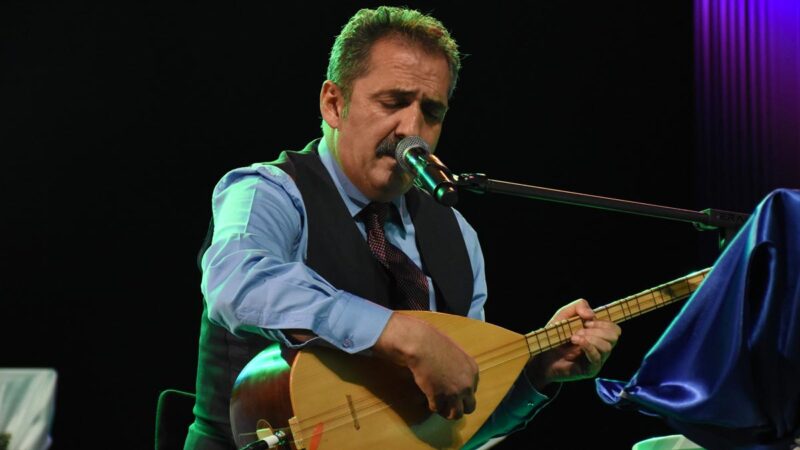 Yavuz Bingöl – Kırmızı Gül Demet Demet Şarkı Sözleri