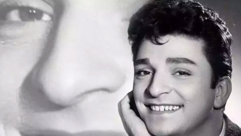 Zeki Müren – Aşkın Kanunu Şarkı Sözleri