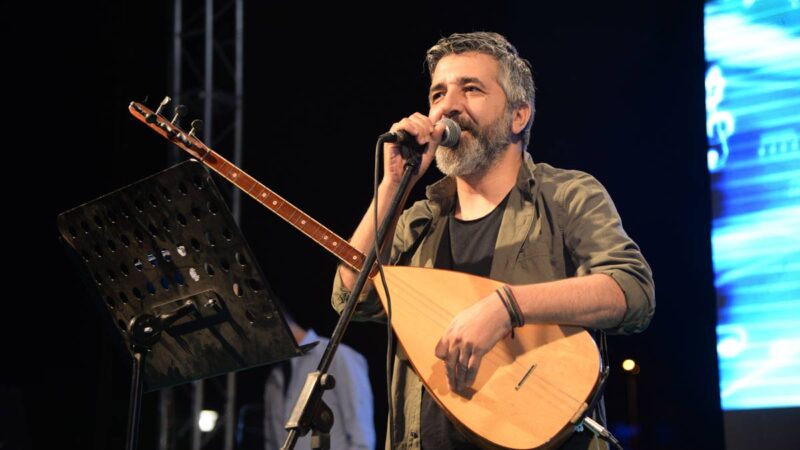 Ali Kınık – Ali Ayşe’yi Seviyor Şarkı Sözleri