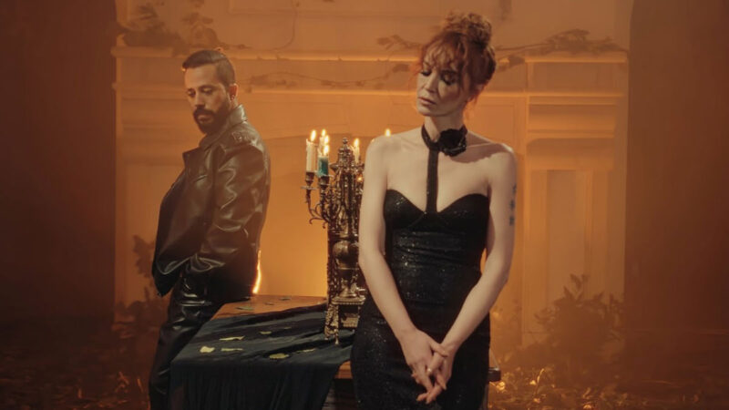 Bahadır Tatlıöz & Gülden – Aşk Bir Yangın Şarkı Sözleri