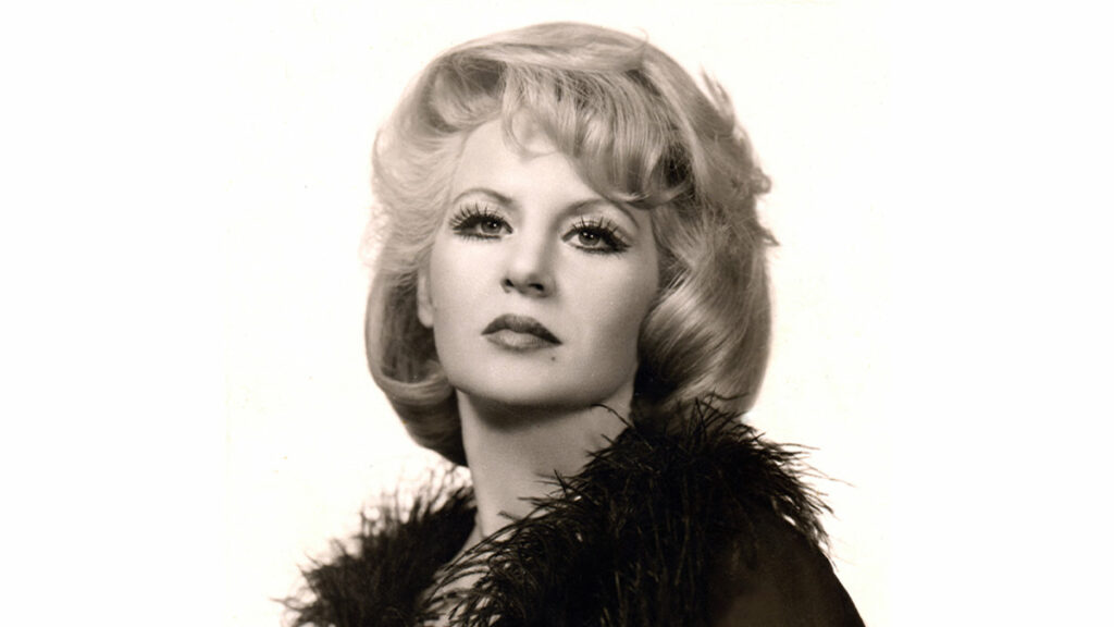 Belkıs Özener – Sevemedim Karagözlüm video