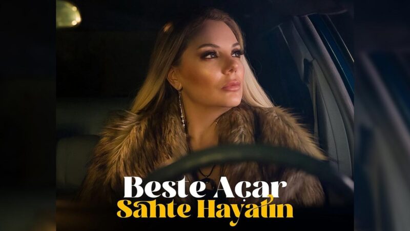 Beste Açar – Sahte Hayatın Şarkı Sözleri