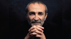 Cengiz Özkan – Bir Ay Doğar İlk Akşamdan Geceden Şarkı Sözleri