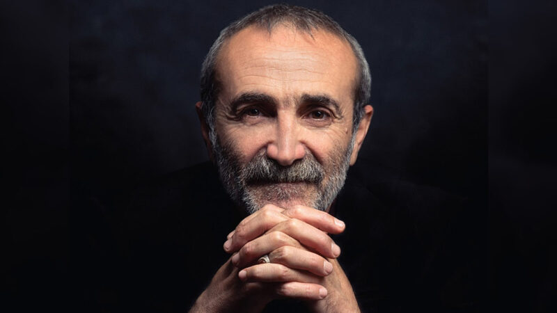 Cengiz Özkan – Bir Ay Doğar İlk Akşamdan Geceden Şarkı Sözleri