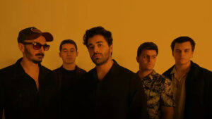 Kendimden Hallice – Seni Kimseye Anlatamazdım Şarkı Sözleri