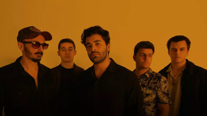 Kendimden Hallice – Seni Kimseye Anlatamazdım Şarkı Sözleri