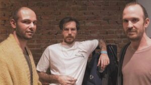 Lalalar – Aynı Bokun Mavisi Şarkı Sözleri