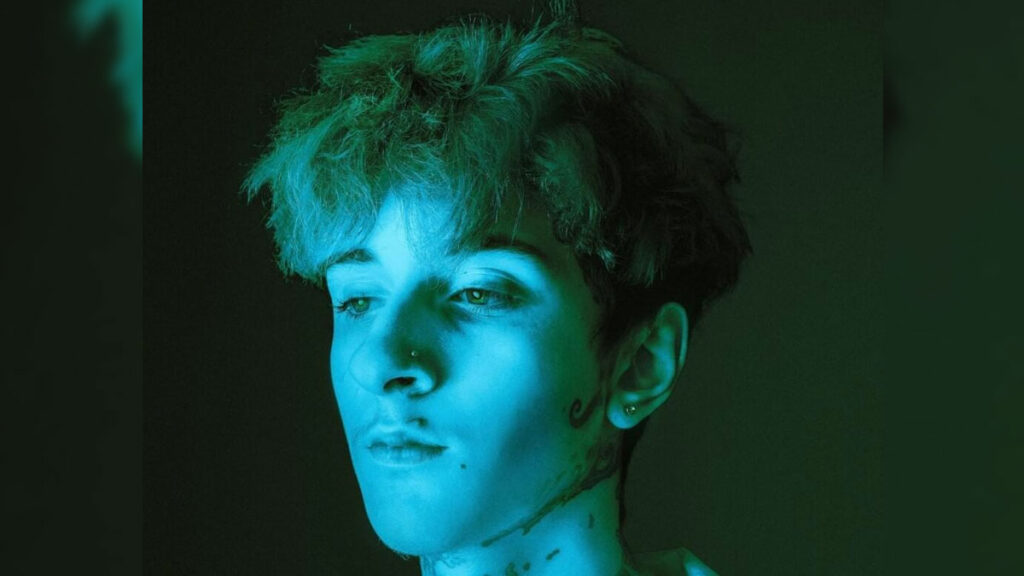 Mavi – Güller Yağar video