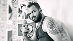 Romantik Erhan ft. Bayan Romantik – Cart Curt Yırt Onu Kocacım Şarkı Sözleri