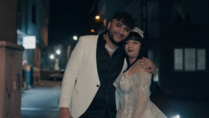 Şenol Evgi ft. Gizo – Çatlasın Alem Şarkı Sözleri