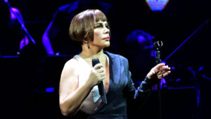 Sezen Aksu – Geri Dön Şarkı Sözleri