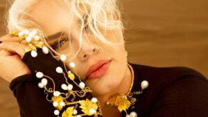 Sezen Aksu – Tükeneceğiz Şarkı Sözleri