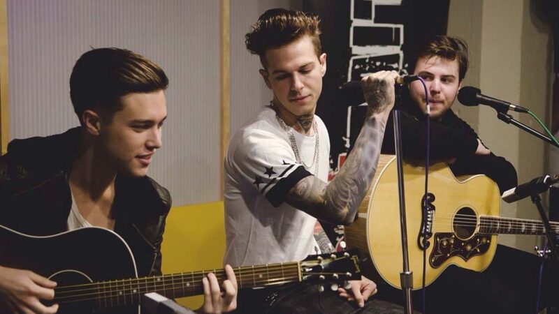 The Neighbourhood – Sweater Weather Şarkı Sözleri