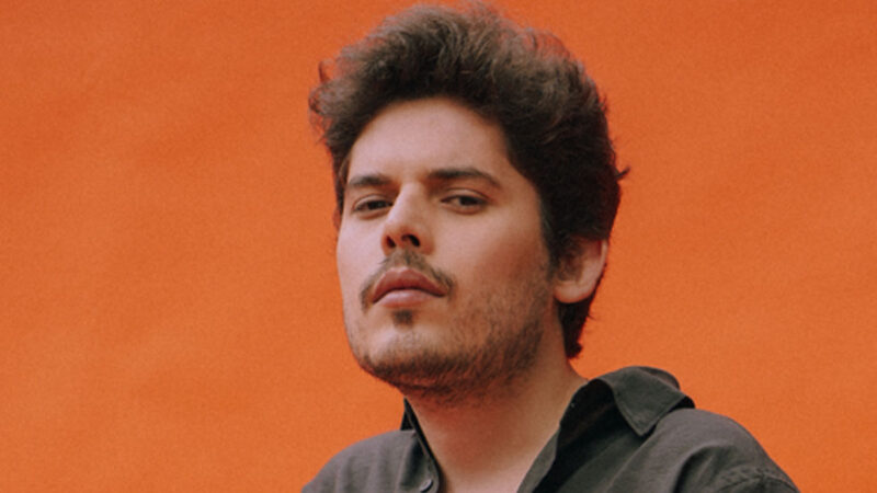 Ahmet Hatipoğlu – Gururum Ayaklar Altında Şarkı Sözleri