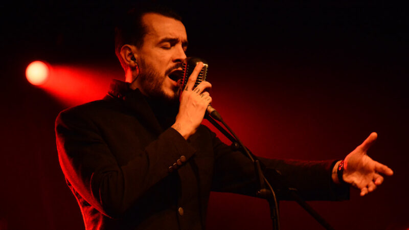 Cem Adrian – Sen Gel Diyorsun (Öf Öf) Şarkı Sözleri