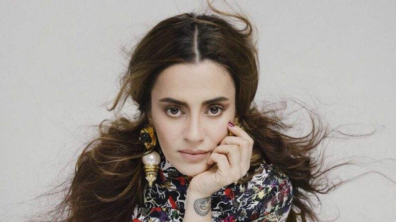 Ceylan Ertem – Çaresiz Şarkı Sözleri