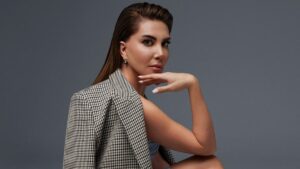 Ebru Yaşar – Yalan Şarkı Sözleri