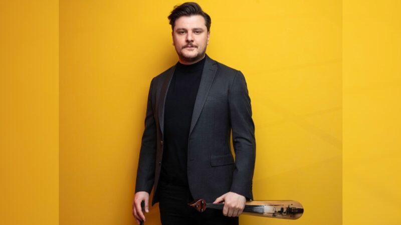 Ekin Uzunlar – Yalanı Yok Şarkı Sözleri