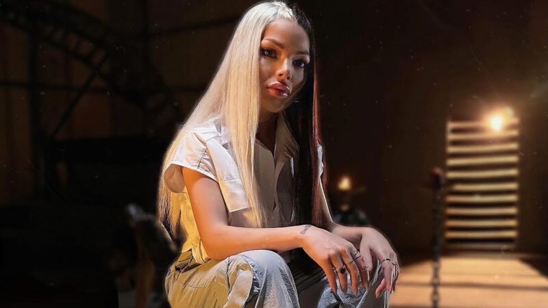 Giz – Buz Tutmuş Şarkı Sözleri