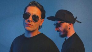 Kendimden Hallice – Düştüm Esarete Şarkı Sözleri