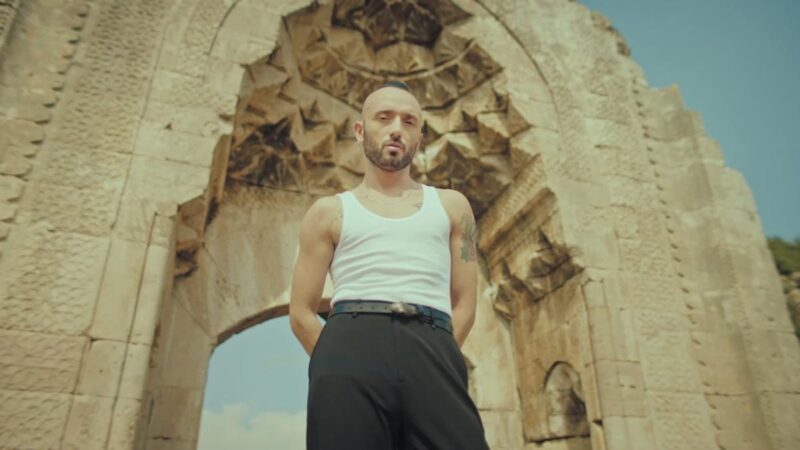 Mabel Matiz – Sarmaşık Şarkı Sözleri