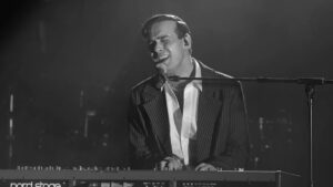 Mert Demir – Benden Kimseye Hayır Yok Şarkı Sözleri