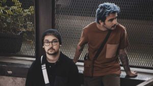 Perdenin Ardındakiler – Beni Kendinden Kurtar Şarkı Sözleri