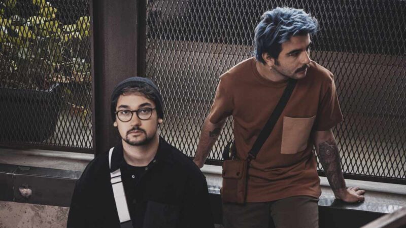 Perdenin Ardındakiler – Beni Kendinden Kurtar Şarkı Sözleri