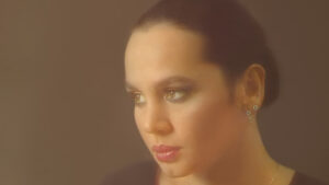 Sezen Aksu – Bir Zamanlar Deli Gönlüm Şarkı Sözleri