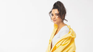 Sura İskenderli – Çok Geç Şarkı Sözleri