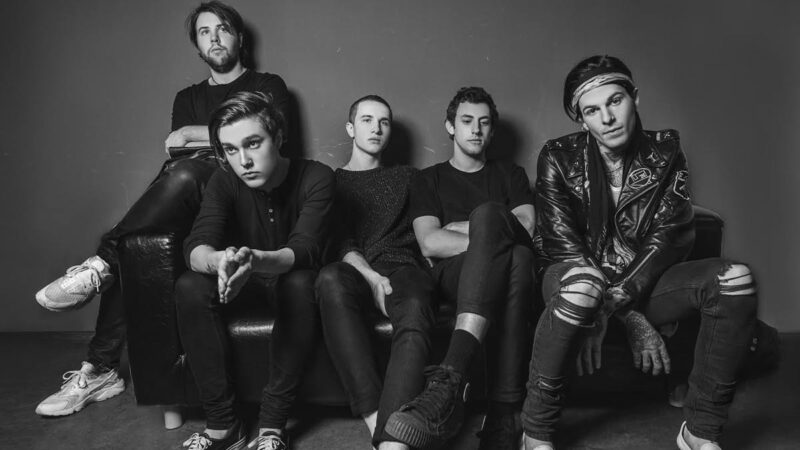 The Neighbourhood – Reflections Şarkı Sözleri