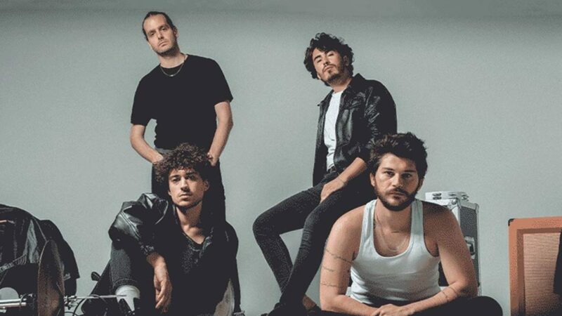 Yaşlı Amca – Hep de Yorgun Şarkı Sözleri