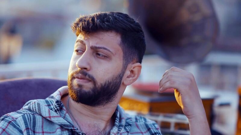 Burak Bulut – Sen Bir Aysın Şarkı Sözleri